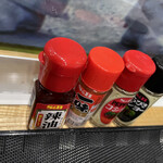 喫茶ぐり - 卓上の調味料たち