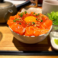 Seafood bar Ermitage 横浜鶴屋町店 - サーモンとイクラ丼