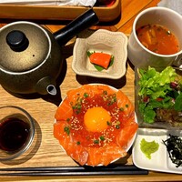 Seafood bar Ermitage 横浜鶴屋町店 - サーモンとイクラのランチ
