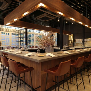 ``Counter French cuisine'' can be enjoyed at a counter with a spacious feel.