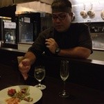 20281069 - シェフのスペシャルオードブルの盛り合わせを丁寧に説明くださるシェフ！ありがと