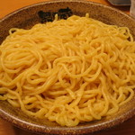 越後秘蔵麺 無尽蔵 - 濃厚エビつけ麺《太麺》（麺のアップ、2013年7月）