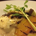 20281616 - 真鯛のグリル、クリームソース。グリルがこんなに香ばしいとは！食べて納得。