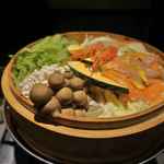 Ginzawafuuizakayafuurin - その後は新鮮魚介と有機野菜の京風せいろ鍋が運ばれ