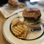 CRUZ BURGERS & CRAFT BEERS - 