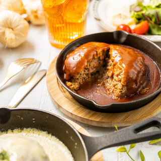 《飲めるハンバーグ》じゅわっと肉汁あふれる人気のハンバーグ！