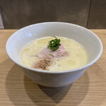 らーめんMAIKAGURA - 白トリュフオイル香る鶏白湯麺（1,200円）