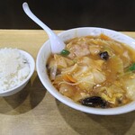 中国屋台十八番 - かんとんめん 880円 小ライス 120円