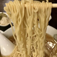 味の中華 羽衣 銀座本店 - やや硬めの細麺