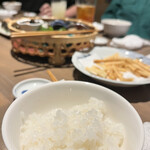 地下だけど入ったら雰囲気が良くて料理人がしっかり食事を作ってお酒もたくさんあって楽しいお店。ごんべえ - 