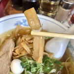 ラーメン日本一 - メンマに辣油が絡んでいます