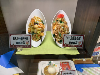 h Piriken Ramen - ショーケースにあった、食品サンプルで出来た焼きそば