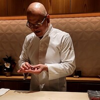 銀座 しのはら - 大将が握りを
