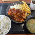 からやま - 赤辛定食 ¥825（ご飯大盛り＋¥30）