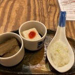 Kichijouji Mikaduki Shubou - お通し。ごぼう、山芋、お米。