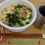グリーンマーケットMOA - 料理写真:〈ラーメン亭カップラーメン〉具材はわかめとお野菜だけど、豚や鶏、魚のエキスなど入るミャ