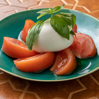 ブラータチーズのカプレーゼ
