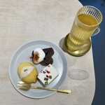 テーラー - tailor Special Plate：レモンケーキ ガトーショコラ ベリーとピスタチオのカッサータと北海道 TEA ワインブドウリーフティー
