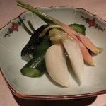 酒場 あじとよ屋 - お新香380円