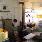 珈琲豆直売所 - 中に着席できる席もあります