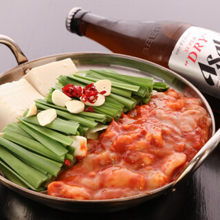 Fresh sashimi carefully sourced and the popular "spicy miso Motsu-nabe (Offal hotpot)"