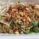 さいとう食堂 - 【パッタイ】ナッツの触覚とニンニクが最高です♪
      