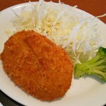 デニーズ - 中華麺＆ミニごはんに付く北海道産男爵ポテトコロッケ(R5.4.18撮影)