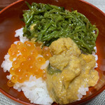 瓶ドン屋 みやこ - 宮古の瓶ドン(雲丹) 盛り付け娘