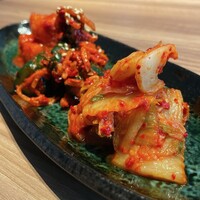 東京焼肉 黒木 - キムチ盛り合わせ