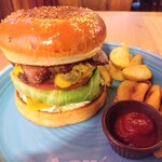 Louis Hamburger Restaurant - ベーコンチーズバーガー