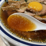 玉 - 鶏ガラ，鰹節に強め醤油。あっさりまろやか