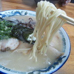 らーめん工房 龍 - 一度食べ始めたら止まらない！止まらないレンゲと俺の箸！