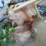 らーめん工房 龍 - チャーシューはやわらかく、ｽｰﾌﾟとの相性に優れる。