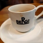 BERG - ホットコーヒーでホッとするw 202304