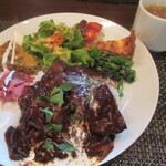 ジュイップ - 豚スネの赤ワイン煮込み900円＋デザートセット300円