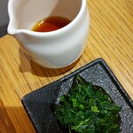 茶寮つぼ市製茶本舗 - お茶を堪能して葉っぱが開いたら　ポン酢をかけてお浸しとして頂きます