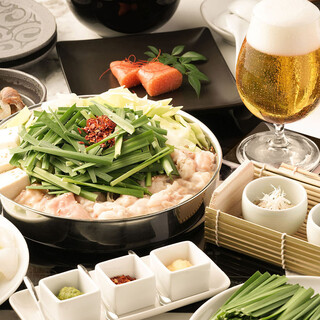 可以享用本店著名的火锅和明太子等特色菜肴的特别套餐。