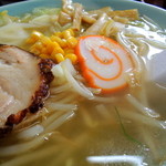 塩苅食堂 - 2013年7月26日(金)　塩ラーメン(650円)　スープ、具材