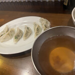 Sandaime Yasubee - 一人前水餃子　480円(税抜)スープに付けて食べる。