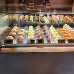 Patisserie okashi gaku - ショーケースです。