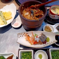 まるや本店 中部国際空港店 - 春のひつまぶし御膳　3950円　写す前に混ぜてしまいました