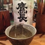 丑寅 - 鷹長。　お猪口じゃなく茶碗で飲ませるのがイイね。