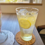 カフェカモット - レモネードは単品¥500
      他のスイーツとあわせると¥250プラスでいただけます♪