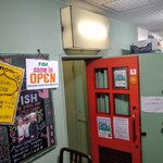 フィッシュ - 新宿駅西口小滝橋通り沿い
