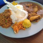 フィッシュ - ２種コンボ(チキンカレー＆キーマ) 1200円(税込)