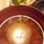 Ganso yakitori kushi hacchin - みそ汁と漬物