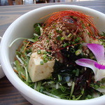 あぶりマグロと島豆腐のポキどんぶり