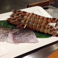 嘉門 - 活車海老とイサキ。