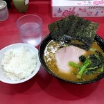 ラーメン 杉田家 - 並ラーメン800円+ライス120円（半ライスにしてもらいました）