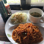 赤い屋根の喫茶店 駅舎 - ナポリタン　850円